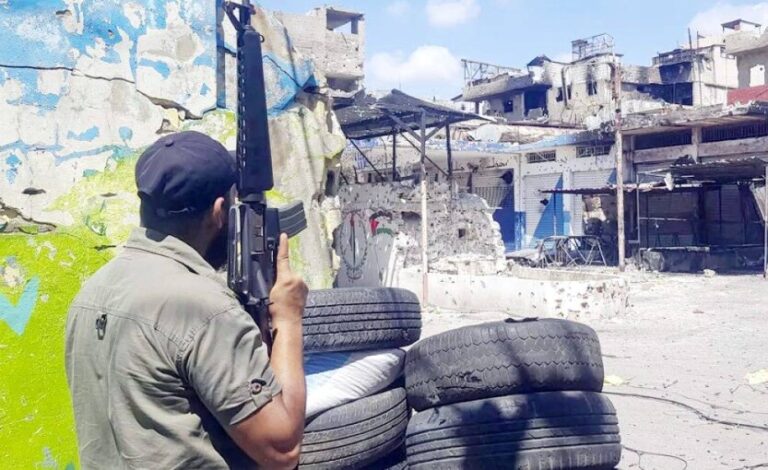 رئيس لجنة الحوار اللبناني – الفلسطيني: سنسلّم السلاح اليوم