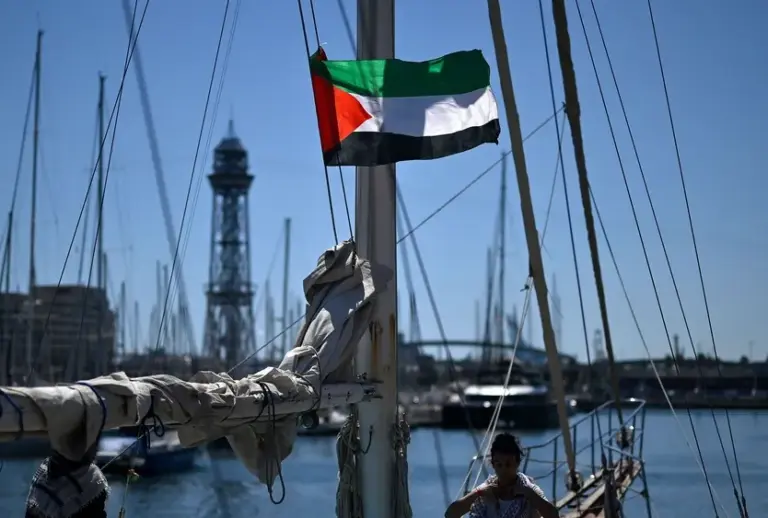 أسطول “الصمود العالمي” يبحر إلى غزة