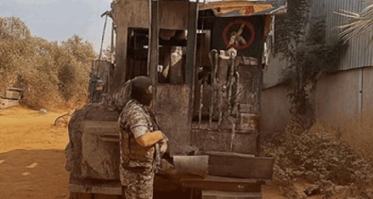 ختم حفّارة آبار ارتوازية بالشمع الأحمر في عكار