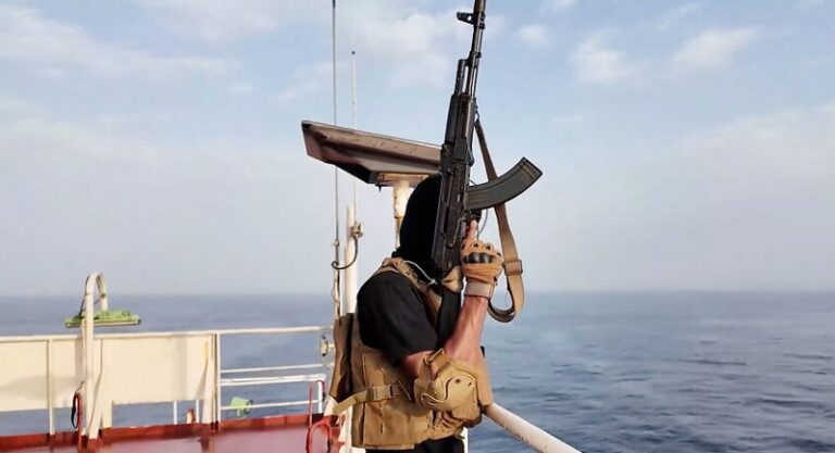 “الحوثيون”: عقوبات على 64 شركة انتهكت قرار “الحظر البحري” المفروض على “إسرائيل”