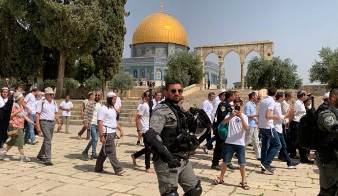 مستوطنون اقتحموا باحات المسجد الأقصى