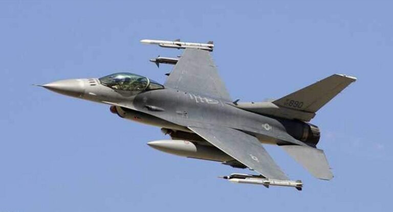 مقتل طيار بتحطم مقاتلة في بولندا (فيديو)