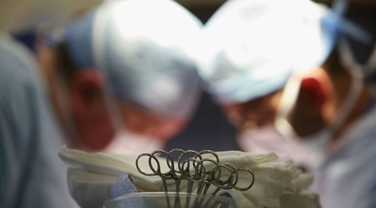 ابتلع هاتفاً!