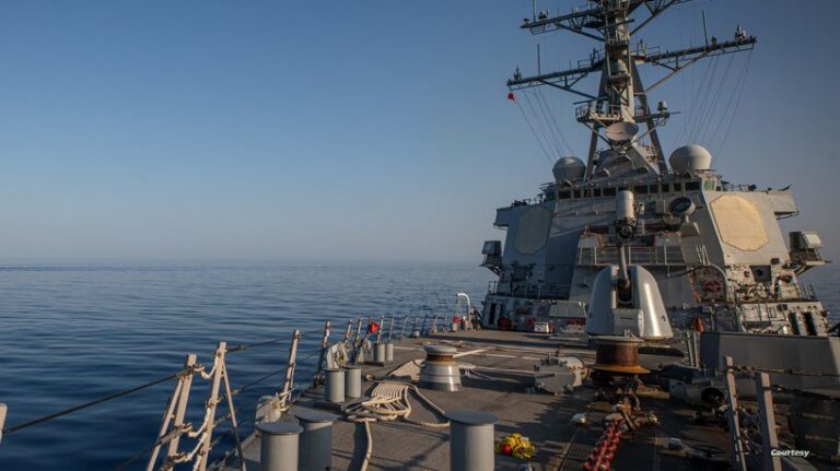 إبعاد مدمرة أميركية في بحر الصين!