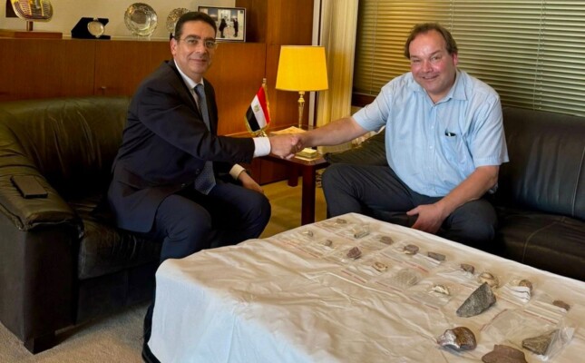 مصر تتسلّم قطعاً أثرية أُخرجت بطرق غير مشروعة (صورة)