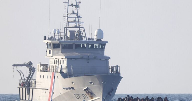 86 قتيلاً بغرق قارب المهاجرين قرابة اليمن