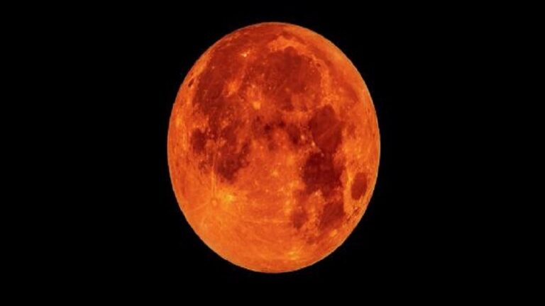 “القمر الدموي” في 7 أيلول.. من هي الدول العربية التي ستشاهد الخسوف؟