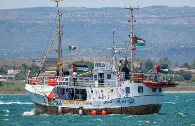 الإفراج عن ناشط تونسي اعتقل على متن السفينة “حنظلة” (صورة)