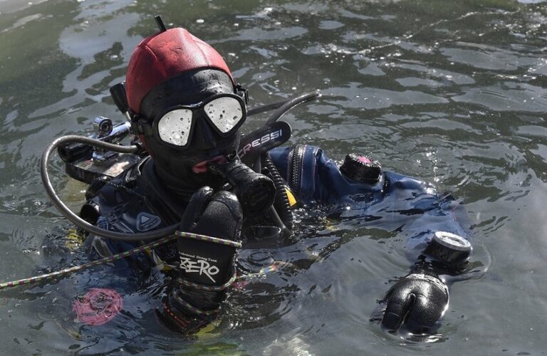 غواص صيني لمنقذيه: هل لديكم سيجارة؟