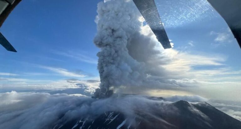 بالفيديو – ثوران نادر لبركان في كامتشاتكا بعد 600 عام