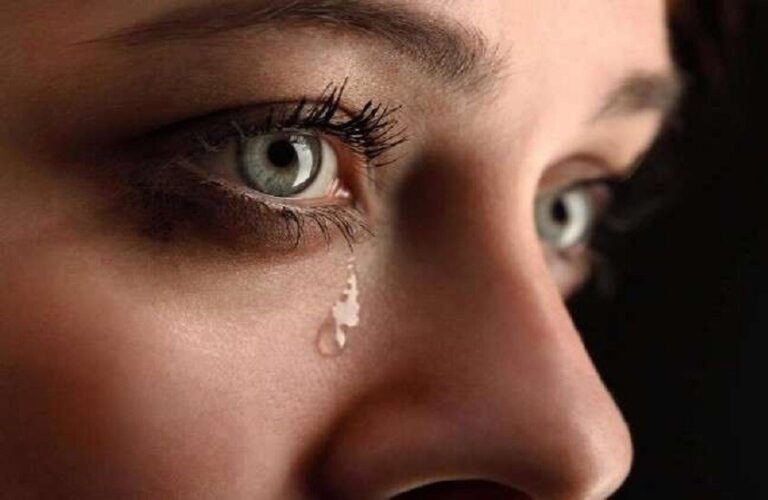 دموعك تحميك؟