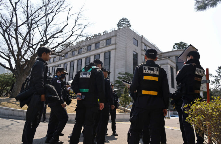 مداهمة الخارجية الكورية الجنوبية!