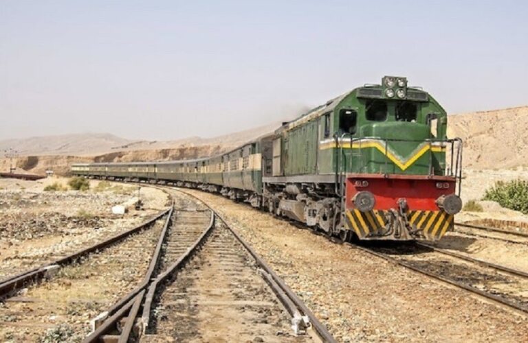 4 إصابات بانفجار قطار في باكستان