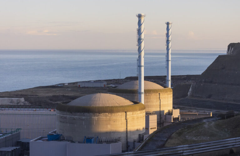 قناديل البحر تغلق أكبر محطة للطاقة النووية في أوروبا الغربية!