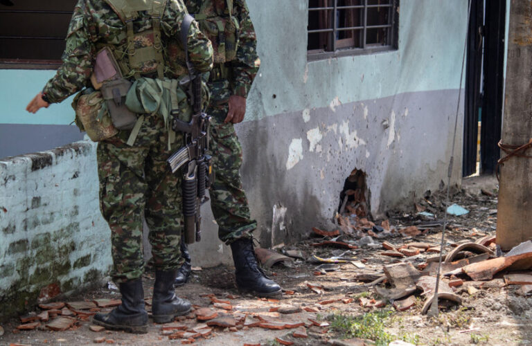قتلى وجرحى بين الجنود الكولومبيين بهجوم مسيّر