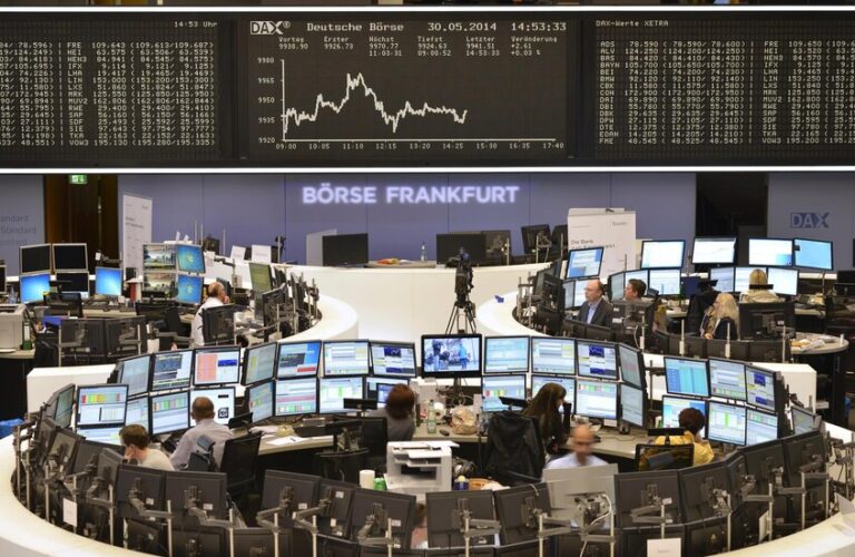 البورصات الأوروبية تتراجع مع ترقب محادثات ترامب وزيلينسكي