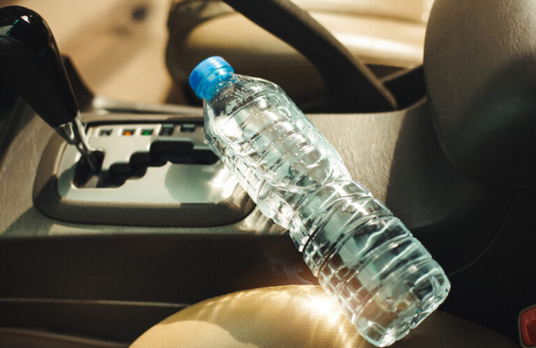زجاجات المياه في سيارتك “قنبلة موقوتة”