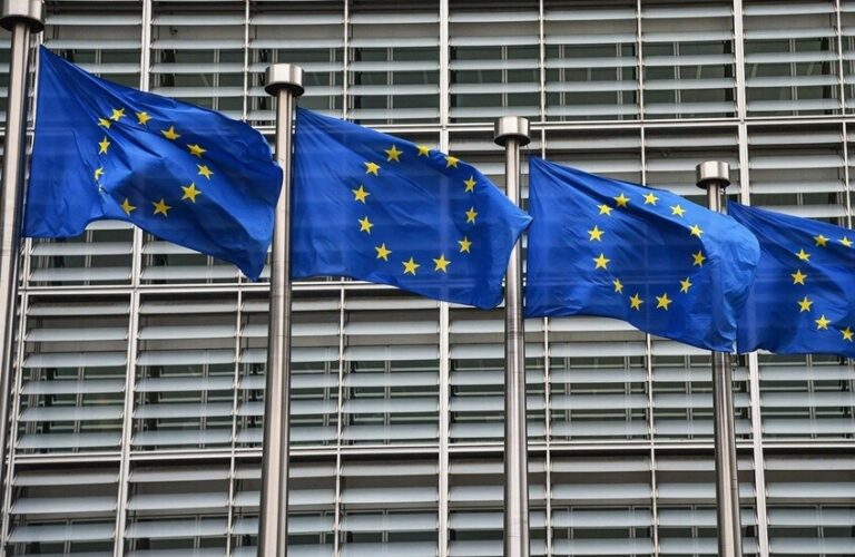 الاتحاد الأوروبي يواجه نقصاً هائلاً في تمويل أوكرانيا