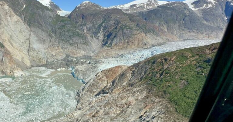 أمواج عاتية وانزلاق أرضي في ألاسكا! (فيديو)