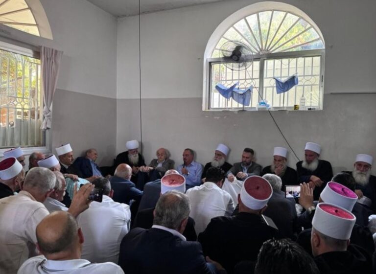 جنبلاط: للوحدة الوطنية ومنع الفتنة