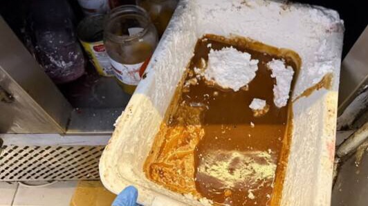 إقفال محل حلويات وبوظة في حارة حريك