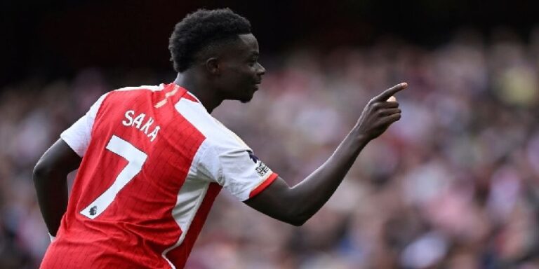 ساكا يغيب عن قمة أرسنال وليفربول بسبب الإصابة