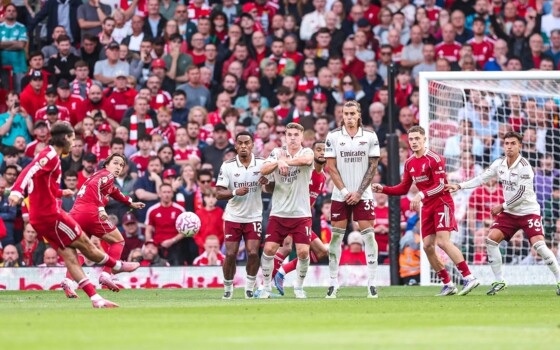 الدوري الإنكليزي لكرة القدم: ليفربول يحسم قمة الإنفيلد على حساب أرسنال