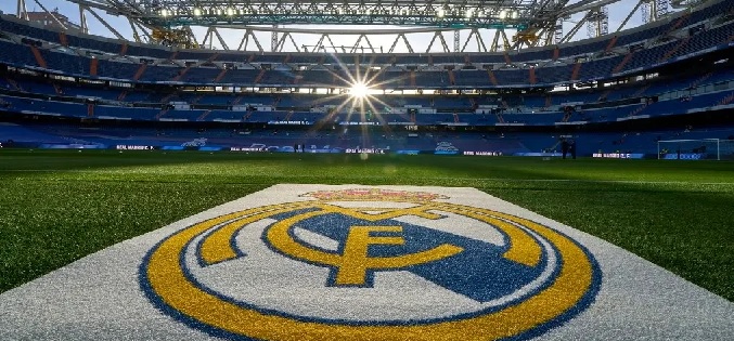 ريال مدريد يُعلّق تعاقداته الصيفية “مؤقتاً”