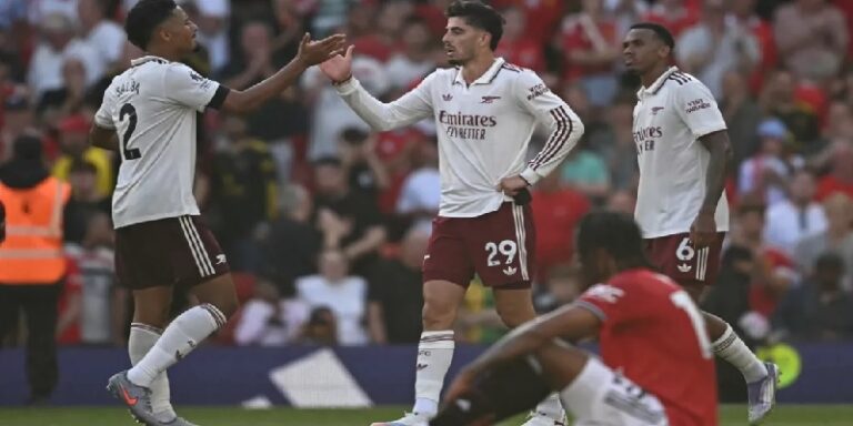 الدوري الإنكليزي لكرة القدم: أرسنال يحسم قمة الأولدترافورد ويُسقط مانشستر يونايتد