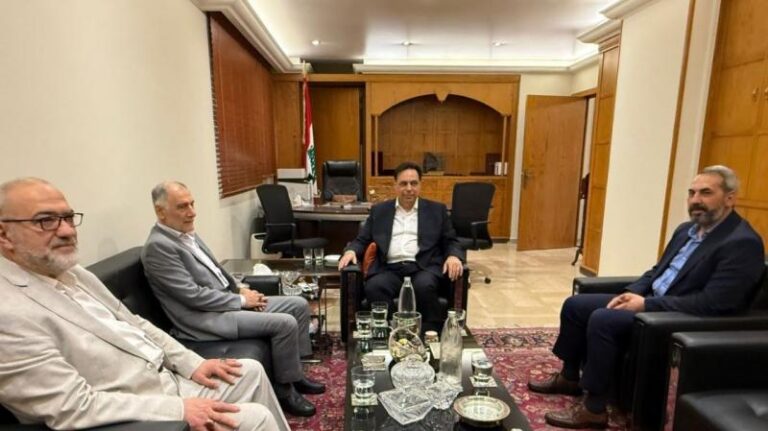 وفد من “حزب الله” يزور حسان دياب