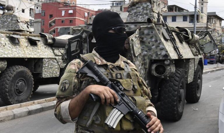 أبو ردينة: تسليم الدفعة الثالثة من السلاح الفلسطيني للجيش اللبناني