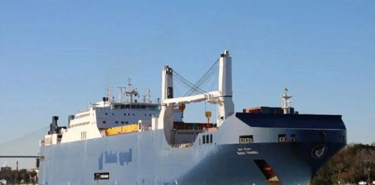 موظفو ميناء إيطالي يمنعون مرور سفينة أسلحة سعودية لـ”اسرائيل”!