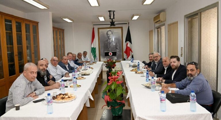 “حزب الله” يزور القوى القومية: على الحكومة التراجع عن قرارها الفتنوي