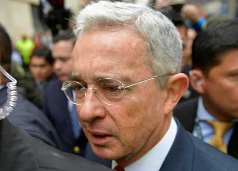 12 عامًا من الإقامة الجبرية لرئيس كولومبيا السابق بتهمة التلاعب بالشهود