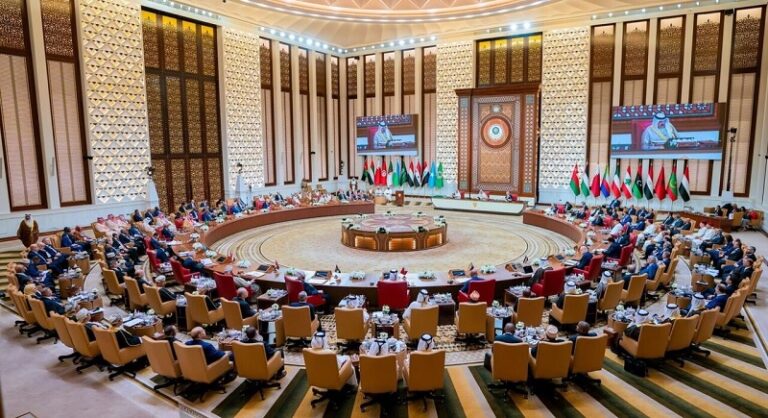 دم الفلسطيني أرخص من عقود الغاز!