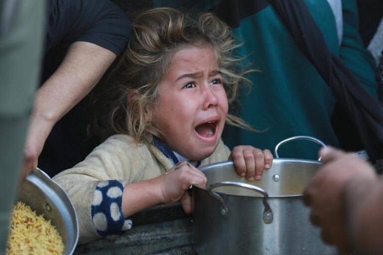 غزة بين المجاعة والقصف!