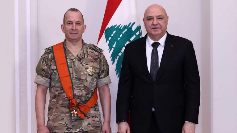 عون يقلد هيكل وسام الأرز الوطني