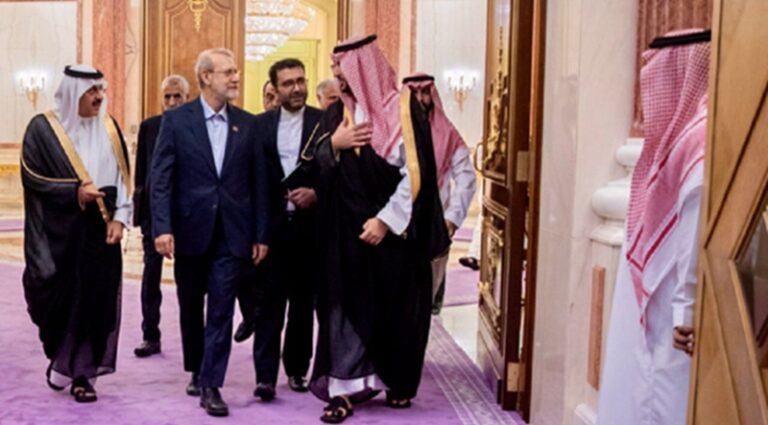 لاريجاني بعد لقاء بن سلمان: بحثنا التعاون الدفاعي