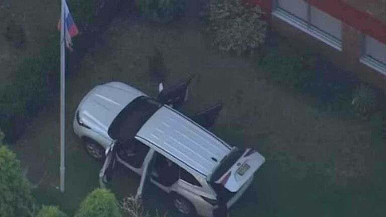 اصطدام سيارة بالقنصلية الروسية في سيدني.. جريح وموقوف!