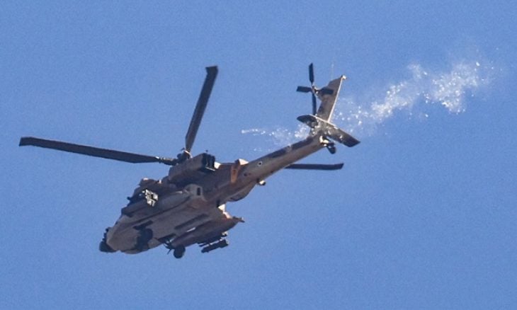 إطلاق صاروخ نحو مروحية إسرائيلية في غزة (فيديو)