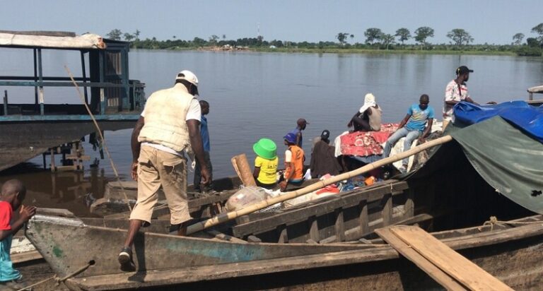 مقتل 107 أشخاص وفقدان 146 بغرق قارب في الكونغو