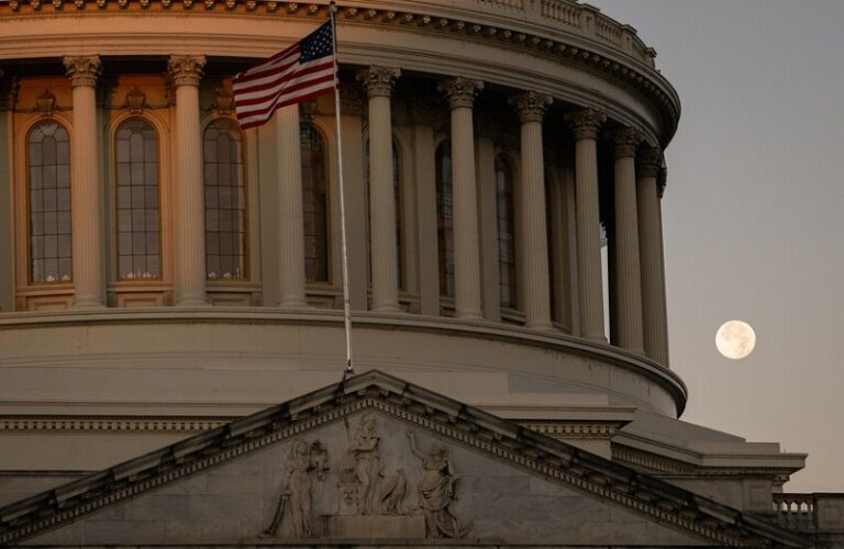 تشريع يعيد التوازن بين الكونغرس والبيت الأبيض