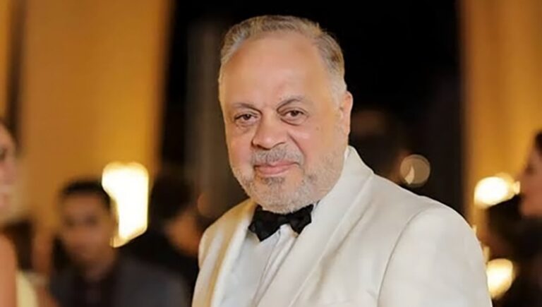 أشرف زكي يستقيل من منصبه