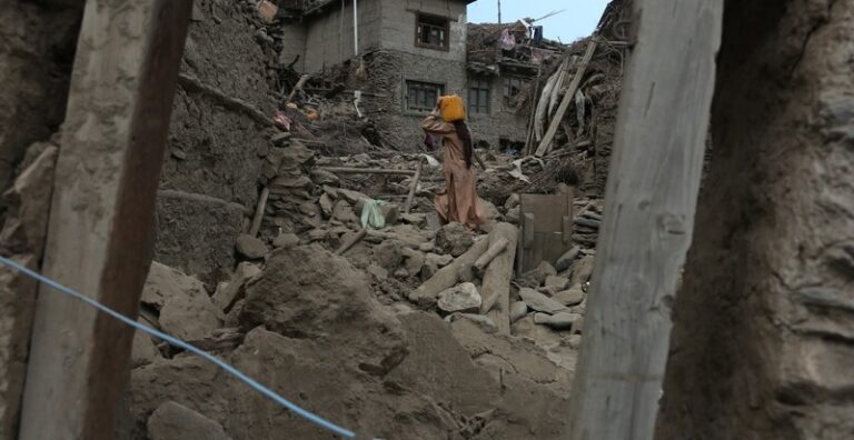 الزلازل متواصلة في أفغانستان.. وأكثر من 2000 قتيل!