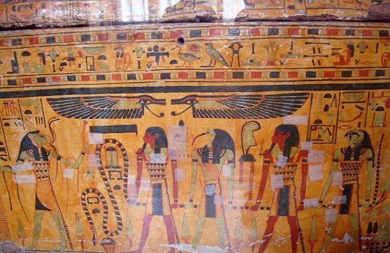 تنقيب آثار داخل مستوصف في مصر (صور)