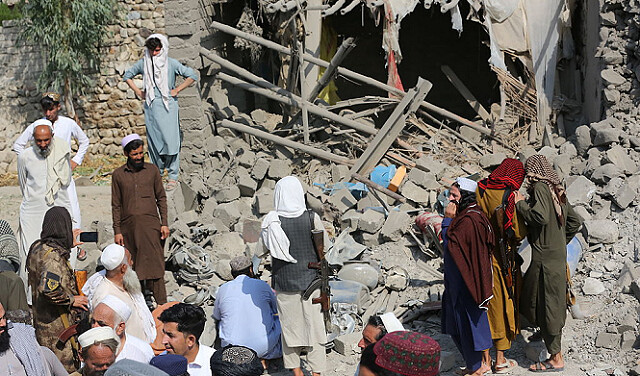 130 طنًا من المساعدات الإنسانية إلى أفغانستان