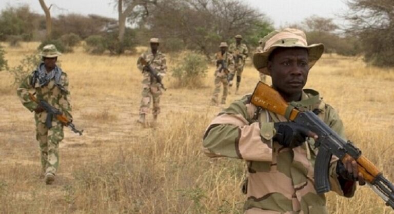 مقتل 14 جندياً في كمين نصبه مسلحون في النيجر