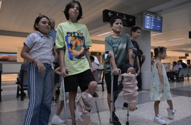 6 عائلات غزّاوية مع أطفالها الجرحى وصلوا إلى لبنان