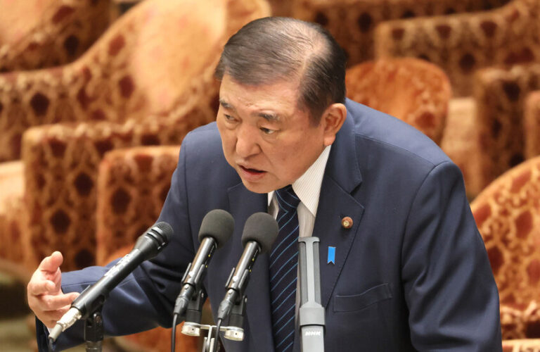 رئيس الوزراء الياباني يعتزم الإستقالة