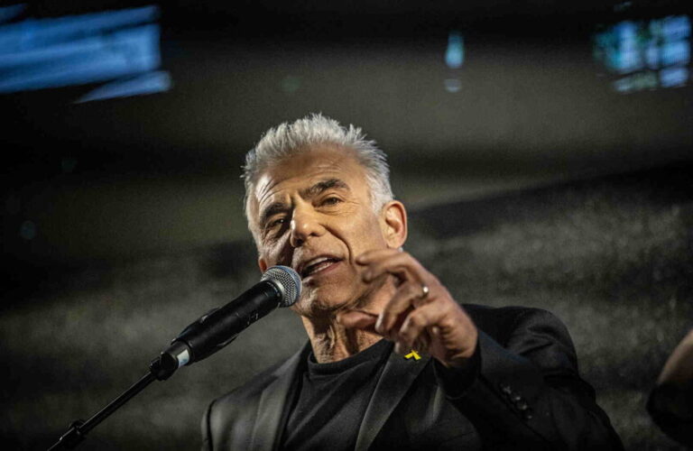 لابيد: فوز نتنياهو في الانتخابات يعني نهاية الصهيونية